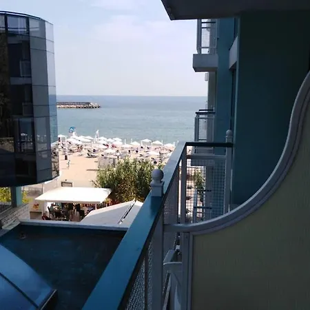 Berlin Golden * Golden Sands